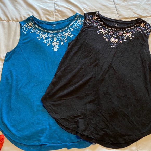 Old Navy Tops - Lot of 2 Old Navy tanks